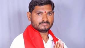 ఆటో నడిపే చేతులే ఇప్పుడు నగరానికి సారథి: కొత్తగూడెం ప్రథమ పౌరుడిగా మూడ్ గణేశ్ ప్రస్థానం!