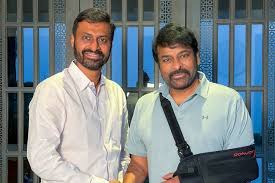 “కంగారు పడకండి.. అది చిన్న సర్జరీనే”: చేతికి కట్టుపై క్లారిటీ ఇచ్చిన మెగాస్టార్ చిరంజీవి!
